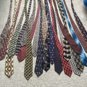 Beautiful assortment of men's vintage 4" ties all silk